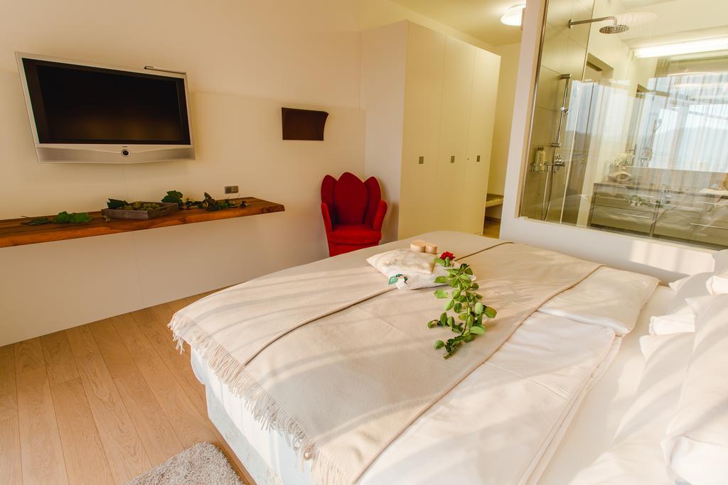 Wohnen Im Wein Apartment Ehrenhausen Bagian luar foto