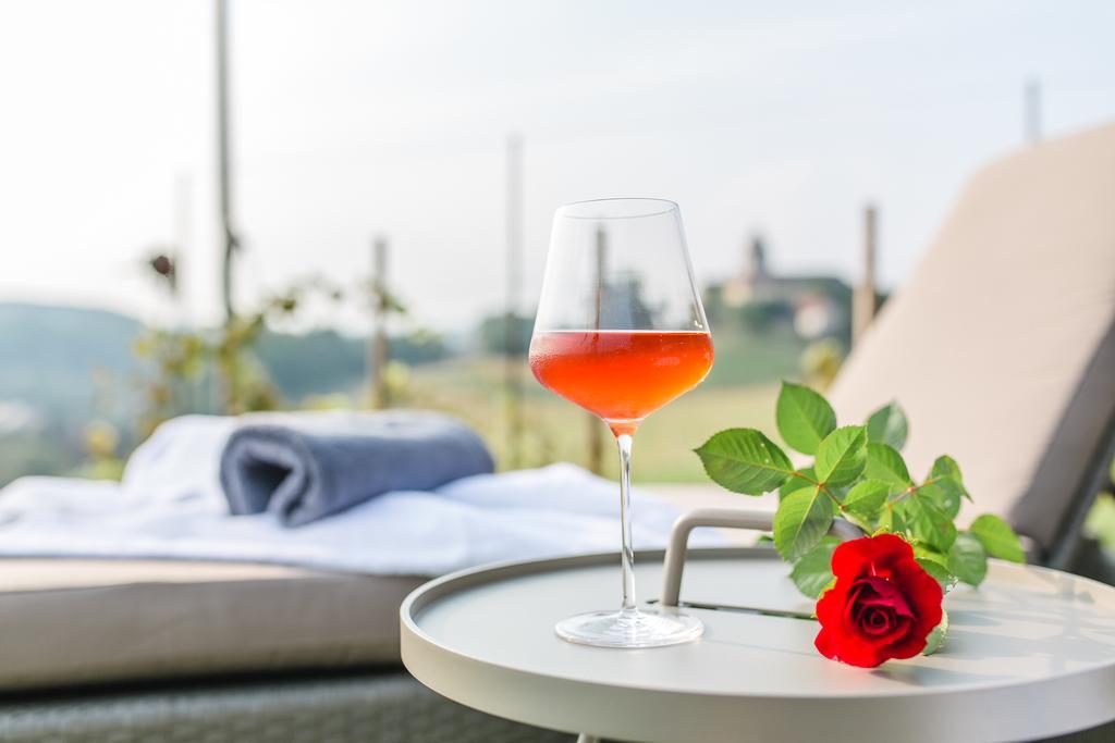 Wohnen Im Wein Apartment Ehrenhausen Bagian luar foto