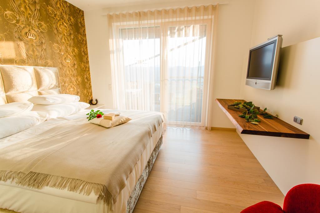 Wohnen Im Wein Apartment Ehrenhausen Bagian luar foto